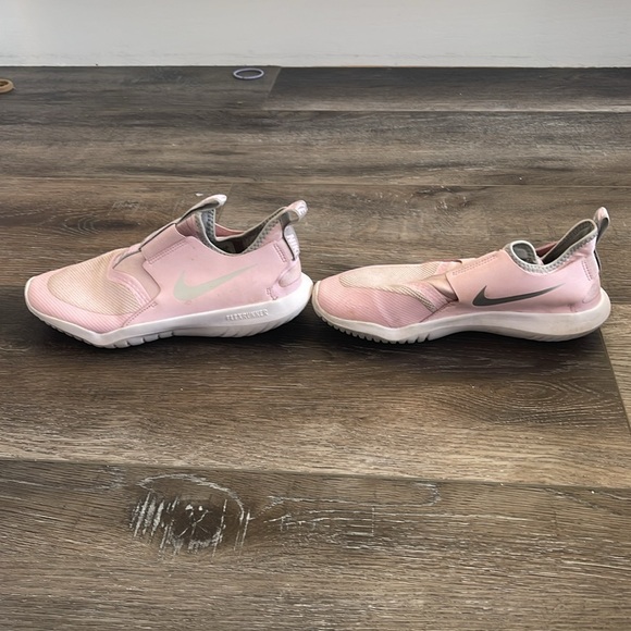 Nike girls shoes good condition size 4 - Picture 2 of 4